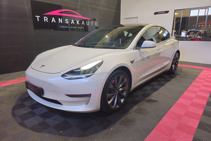 TESLA MODEL 3